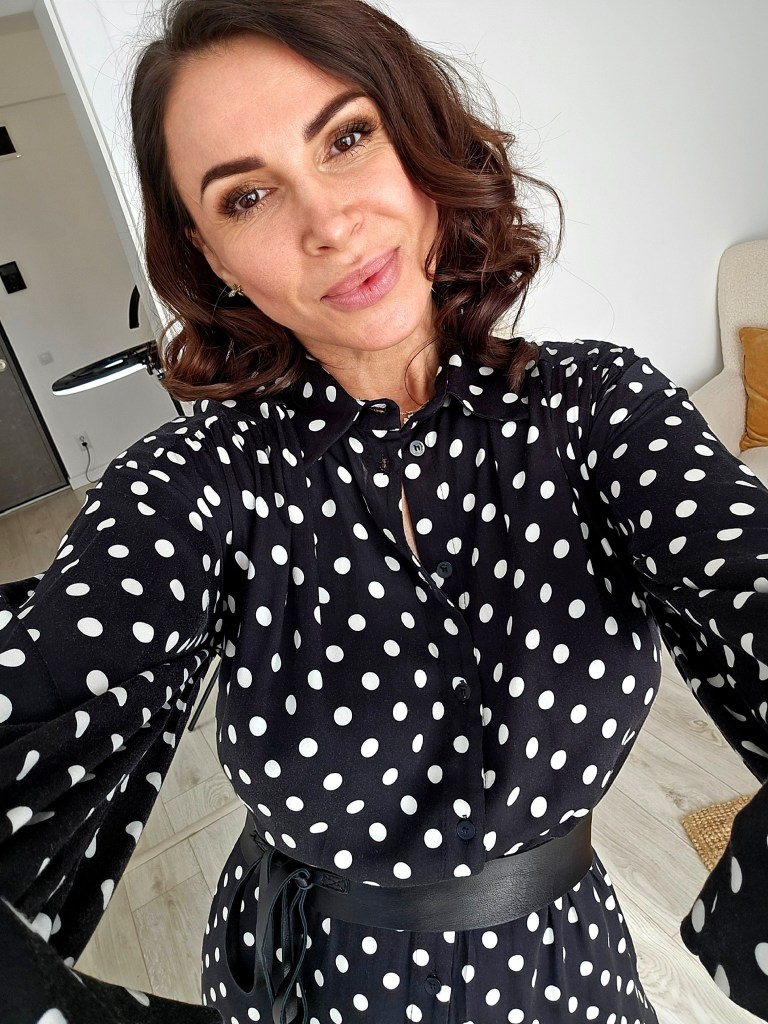 janine-lungu-prettymama-real-talk-maternitate-single-mom-mama-de-adolescent-insta-beauty-by-janine-parenting-real-maternitate-reala-mame-reale-parenting-fara-perfectiune-presiunea-maternitatii-vindecare-emotionala-traume-din-copilarie-relatia-mama-copil-cresterea-adolescentilor-femei-si-maternitate-antreprenoare-si-mama-parenting-modern-sanatate-emotionala-mame-frici-ca-parinte-relatii-toxice-parenting-cu-blandete-self-care-toxic-mame-si-social-media-vulnerabilitate-materna-echilibru-emotional-iubire-neconditionata-single-motherhood-maternitate-autentica-interviu-prettymama-emotii-si-parenting-copii-si-emotii-mama-buna-real-talk-prettymama-educatie-emotionala-copii-maternitate-fara-filtre-rezilienta-parentala-mame-din-online