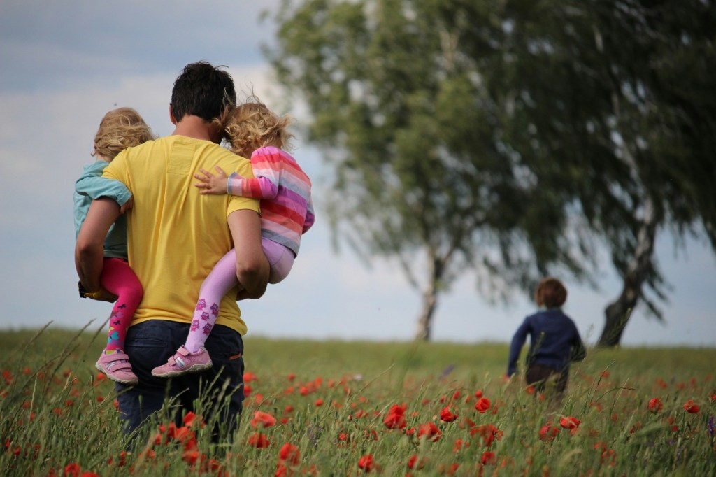 somn-parinti-insomnie-parenting-bebelusi-lipsa-de-somn-sanatate-stres-familii-copii-oboseala